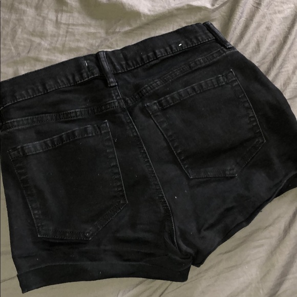 Garage Shorts - Picture 3 of 4